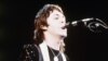 Paul McCartney au Madison Square Garden, à New York, le 24 mai 1976.
