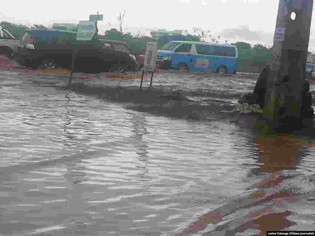 Chuvas em Talatona. Luanda, Angola