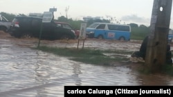 Casas, igrejas, hospitais e escolas ficaram inundadas