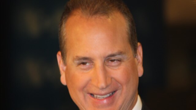 Mario Diaz-Balart visita la VOA