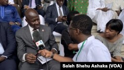 Ibrahim Magu shugaban Hukumar EFCC a yayin wata hira da Muryar Amurka