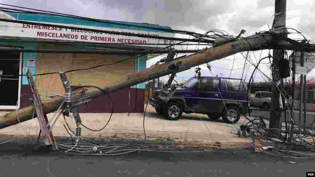 Downed telephone poll and electrical wires on a street in San Juan, Puerto Rico, Oct. 3, 2017. (Photo: C. Mendoza / VOA) 