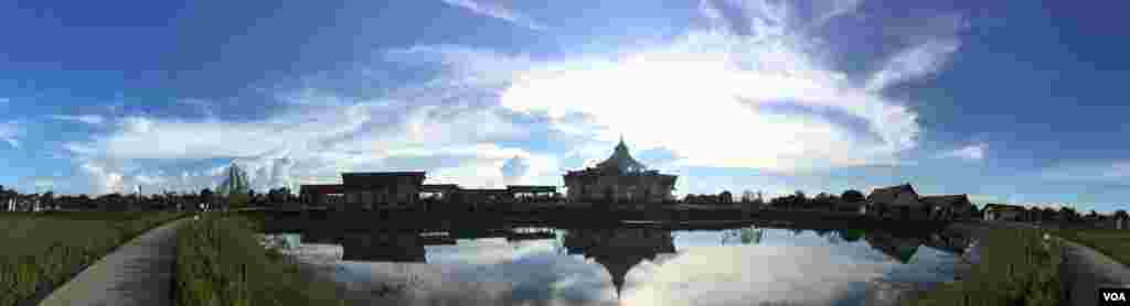 A panorama shot of the Baha&rsquo;i temple at dusk. (Rithy Odom/VOA)