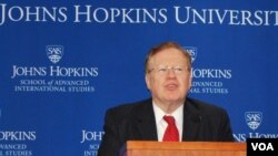 8일 미국 워싱턴의 존스홉킨스대학 국제대학원에서 열린 토론회에서 로버트 킹 미국 북한인권특사가 발언하고 있다.
