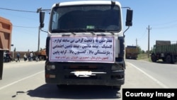 A truck in the northern Iranian city of Qazvin displays a sign of a striking trucker driver on May 28, 2018. The sign reads: “We are protesting the unprecedented high prices for spare parts and tires...”