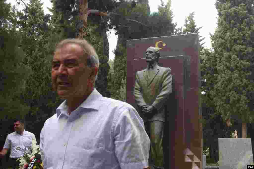 Əbülfəz Elçibəyin vəfatından 14 il keçir