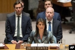 La embajadora de EE.UU. en las Naciones Unidas Nikki Haley habla durante una reunión del Consejo de Seguridad sobre la situación en Palestina, el martes 20 de febrero de 2018 en la sede de las Naciones Unidas.