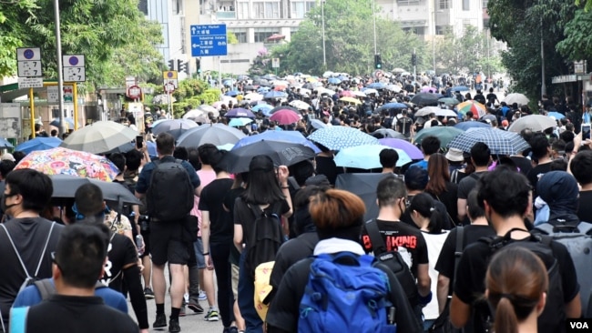 资料照片：大批香港市民自發8月10日在大埔上街表達反送中訴求。(美國之音 湯惠芸拍攝)