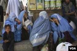 Kelompok Taliban di Afghanistan menerapkan aturan yang sangat ketat bagi kaum perempuan. (Foto: VOA)