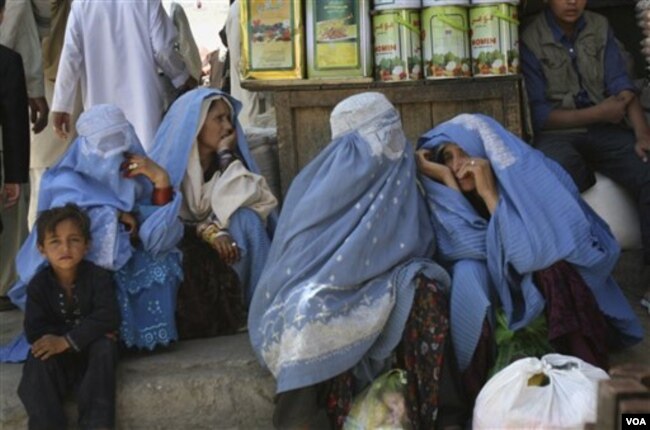 Kelompok Taliban di Afghanistan menerapkan aturan yang sangat ketat bagi kaum perempuan. (Foto: VOA)
