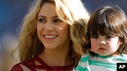 Shakira con su hijo Milan recientemente en Brasil.
