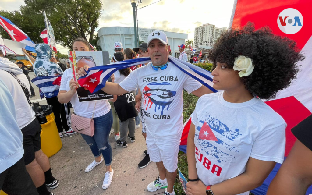 Miembros de la comunidad cubana protestan desde Miami, Estados Unidos. Noviembre 15 de 2021. Foto: Antoni Belchi