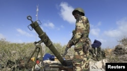 AMISOM oo ku sugan Ceel Macaan