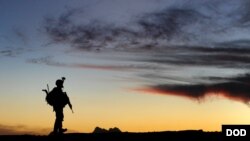 Un soldat américain dans la province de Kandahar, en Afghanistan, le 26 novembre 2009. (Photo du DoD par le Sgt Francisco V. Govea II. US Air Force )