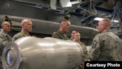 美軍參聯會主席鄧福德上將2016年11月2日訪問美軍一個戰略部隊基地（美國國防部照片） 