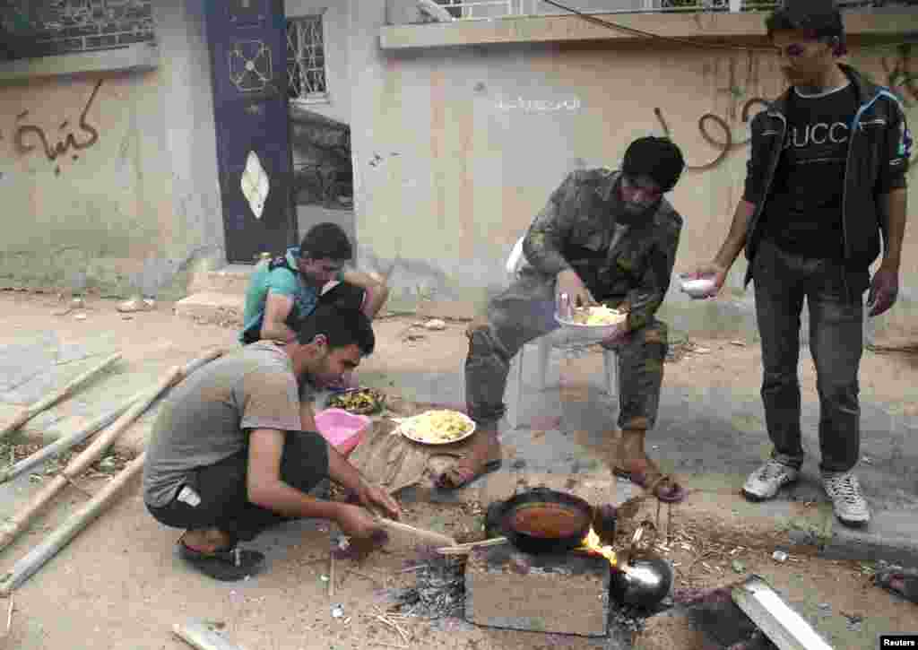 Members of the Free Syrian Army cook food, Deir al-Zor, May 19, 2013. 