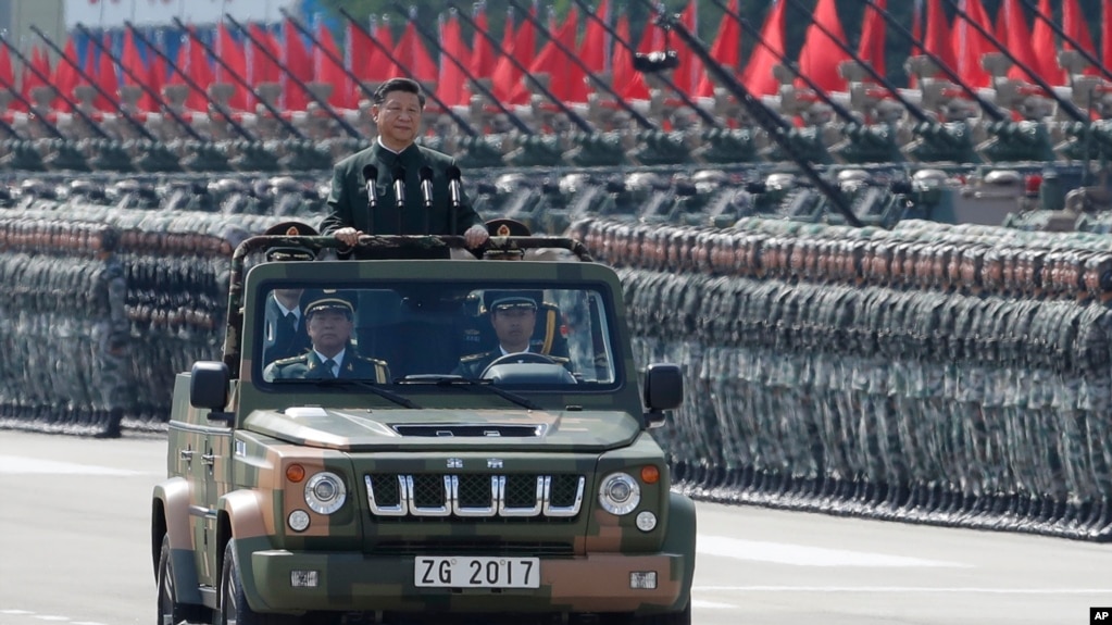 中国国家主席习近平在香港阅兵。（2017年6月30日）