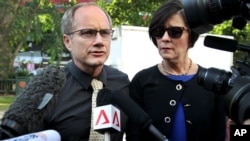 Parents of the late American Shane Todd, Mary, right, and Rick Todd, left, arrive to waiting press at the Subordinate Courts, May 13, 2013, in Singapore.