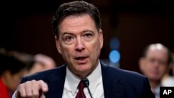 James Comey, mantan Direktur FBI, memberikan kesaksian di depan Komisi Kongres AS (foto: dok).