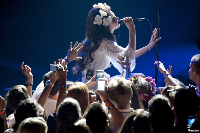 FILE - U.S. singer Lana del Rey performs in the Miles Davis Hall during the 46th Montreux Jazz Festival July 4, 2012. (REUTERS/Dominic Favre/Pool)