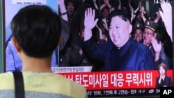 A man watches a TV news program showing an image of N. Korean leader Kim Jong un during the North's latest test launch of an intercontinental ballistic missile, at Seoul Railway Station in Seoul, S. Korea, July 29, 2017. 