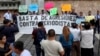 Journalistes manifestant pour obtenir justice pour le journaliste assassiné leobardo Vazquez, Papantla, État de Veracruz, Mexique, 22 mars 2018. Le 30 mars 2020, la reporter Maria Elena Ferral a également été victime d'un assassinat à Papantla (AP Photo/Felix Marquez)