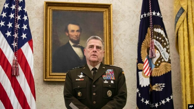(资料照）3月15日，美军参谋长联席会议主席米利将军在白宫椭圆形办公室太空军旗帜展示仪式上。