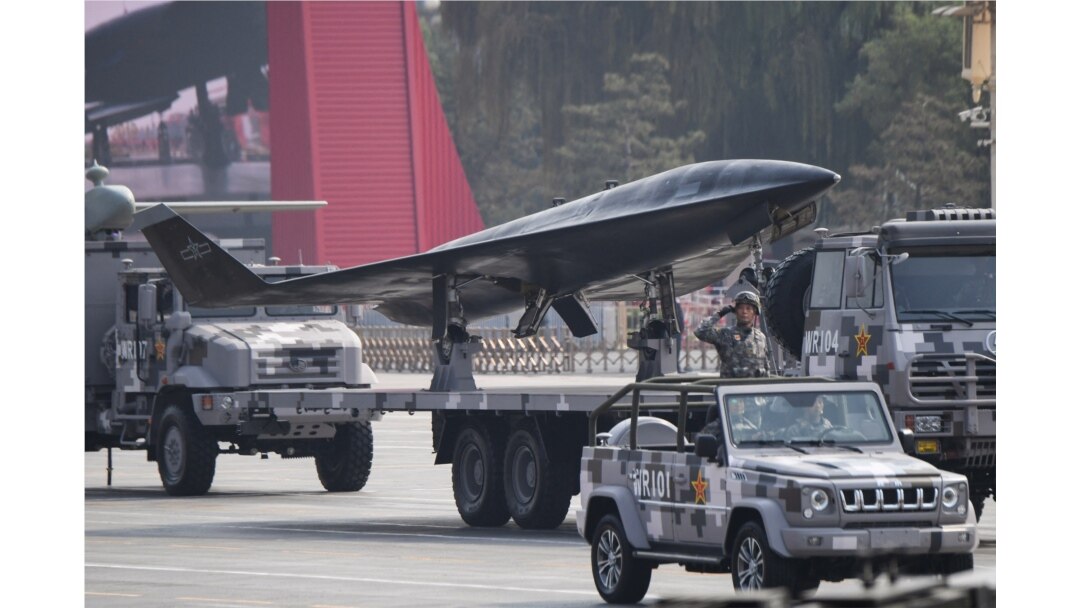 Sejumlah pesawat nirawak milik militer China dalam parade di Lapangan Tiananmen, 1 Oktober 2019. (Foto: AFP)