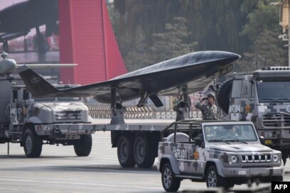 Sejumlah pesawat nirawak milik militer China dalam parade di Lapangan Tiananmen, 1 Oktober 2019. (Foto: AFP)