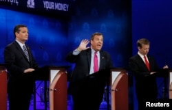 From left, U.S. presidential candidates Senator Ted Cruz, Governor Chris Christie and Representative Rand Paul participate in the 2016 Republican presidential candidates debate held by CNBC in Boulder, Colo., Oct. 28, 2015.