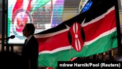 Le secrétaire d'État américain Antony Blinken prononce un discours à l'ambassade des États-Unis à Nairobi, au Kenya, le 18 novembre 2021. 