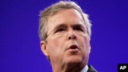 Cựu thống đốc bang Florida Jeb Bush là con trai của cựu Tổng thống George HW Bush và là em trai của cựu Tổng thống George W Bush