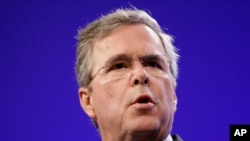 Ex gobernador de Florida Jeb Bush hablando durante el foro del Partido Republicano, en Des Moines, Iowa. 