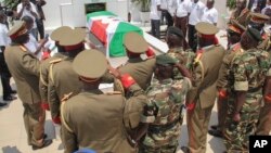 Funérailles militaires à Bujumbura au Burundi le 22 août 2015. 