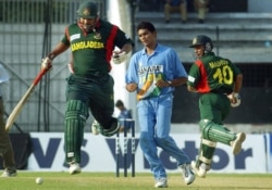بنگلہ دیش کرکٹ ٹیم کے سابق کپتان اکرم خان۔