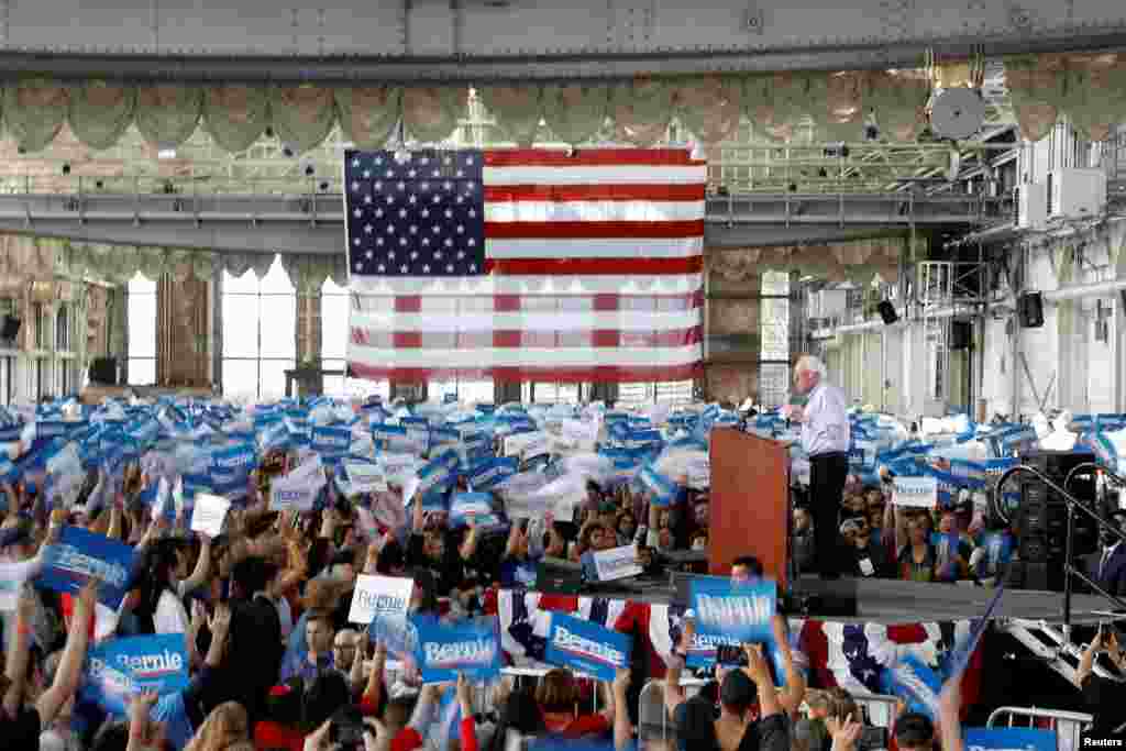 U.S. Democratic presidential candidate Sen. Bernie Sanders campaigns in Richmond, California, Feb. 17, 2020.