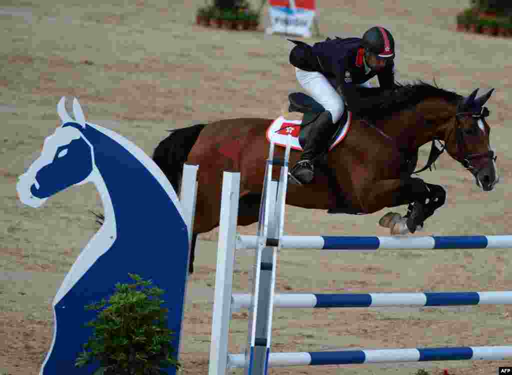 Lam Lap Shun of Kong Kong completes a jump on his horse &#39;Come Zaak&#39; before winning the equestrian silver medal during the 12th National China Games in Shenyang, Liaoning Province. 