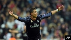 Cristiano Ronaldo lors de son 100e but en compétitions.