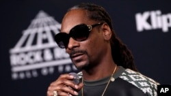 Snoop Dogg, who inducted the late rapper Tupac Shakur, poses in the 2017 Rock and Roll Hall of Fame induction ceremony press room, April 7, 201.