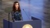 Nadia Murad menyampaikan pidatonya dalam penganugerahan Hadiah Nobel Perdamaian di Balai Kota Oslo di Oslo, Norwegia, 10 Desember 2018.