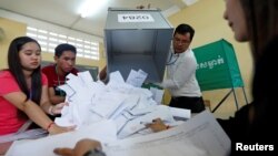 Officials begin the process of counting ballots after polls have closed in Cambodia's general election, at a polling station in Phnom Penh, July 29, 2018. 