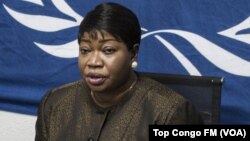 La procureure de la Cour pénale internationale Fatou Bensouda lors d’une conférence de presse à Kinshasa, RDC, 3 mai 2018. (VOA/Top Congo FM)