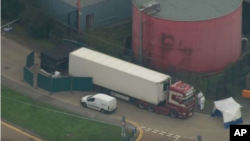 Cảnh sát Anh tìm thấy 39 xác chết trong một thùng lạnh của một chiếc xe tải ở Anh