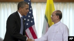 Tổng thống Hoa Kỳ Barack Obama và Tổng thống Miến Ðiện Thein Sein tại Rangoon, ngày 19/11/2012.