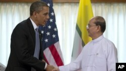 Obama cumprimenta presidente Thein Sein