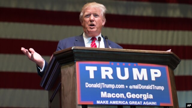 El aspirante presidencial republicano Donald Trump hablaó durante un acto de campaña en Macon, Georgia, el lunes, 30 de noviembre de 2015.