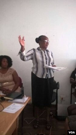 UNkosikazi Khupe okuwofisi yeZimbabwe Electoral Commission koBulawayo.