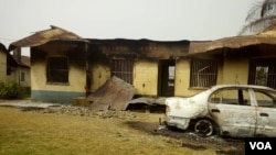 Bâtiment endommagé par un incendie criminel de l'hôpital de district à Kumba, au Cameroun, le 12 février 2019. (M E Kindzeka / VOA)