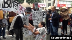 Các công nhân xuất khẩu lao động Việt Nam ở Đài Loan mới đây đã tổ chức một cuộc biểu tình bên ngoài Văn phòng Kinh tế Văn hóa Việt Nam tại Đài Bắc.