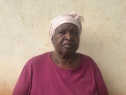 Ugogo uSamusi ohlala eRugare edolobheni leHarare.(VOA: Mavis Gama)